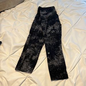 Size 10 lululemon fast and free crop 23” leggings. Black and gray print